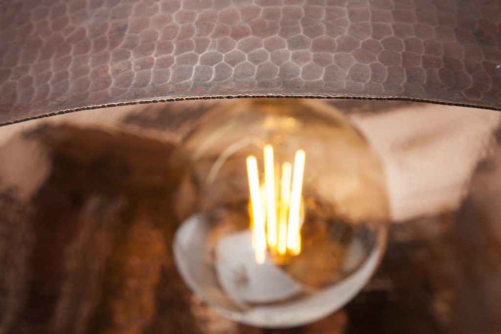 Miedziana Lampa - sufitowa lampa wisząca z ręcznie kutej miedzi 11
